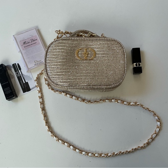 Elegant Gold Chain Crossbody Bag - Picture 1 of 5